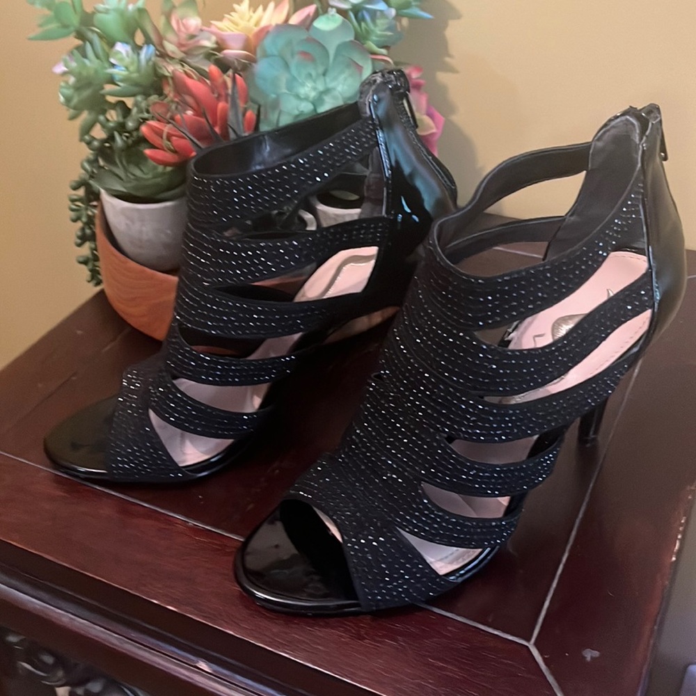 Nina shoes. Size 7m. Worn very little.